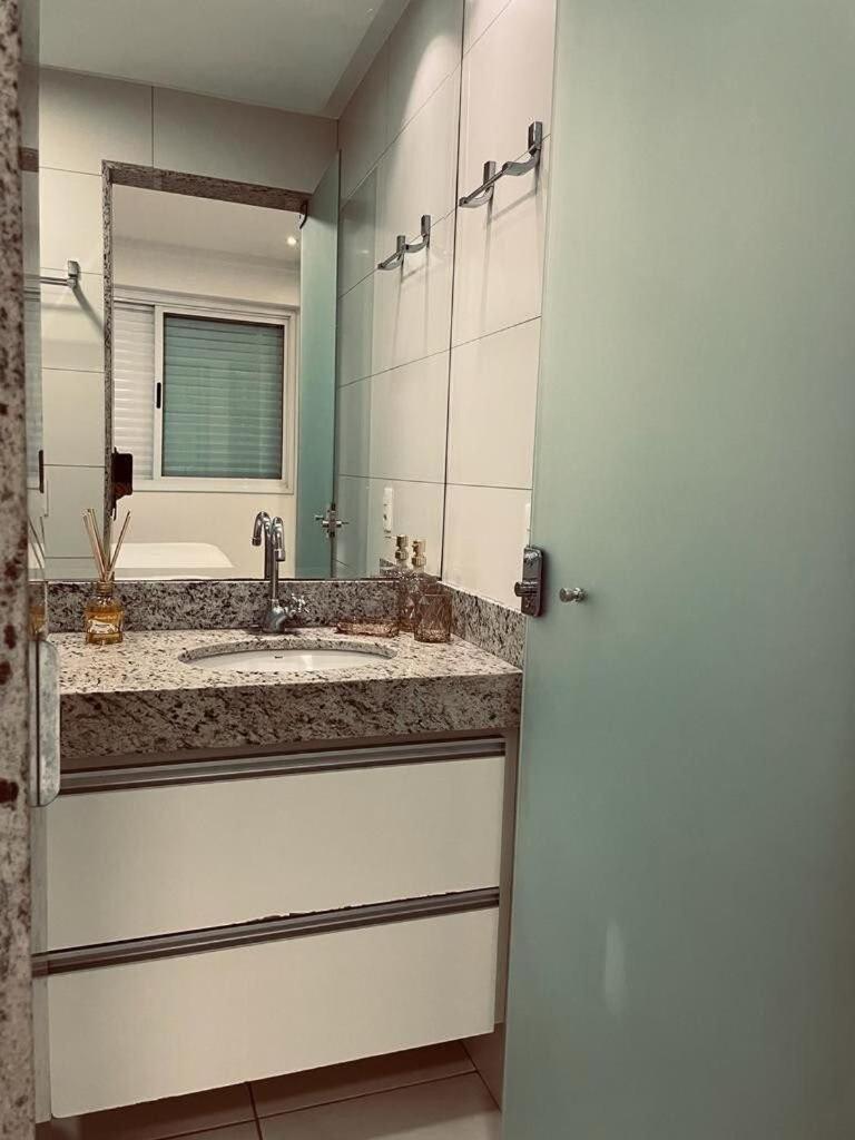 2 Qts.| 4 Hosp. | Ao Lado Do Goiania Shopping Goiânia Exterior foto